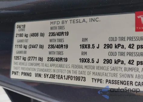 2018 Tesla Model 3 Long Range/Mid Range z USA, uszkodzony, nr VIN 5YJ3E1EA1JF019973